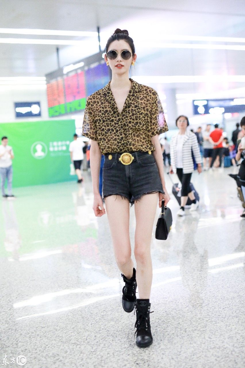 大长腿奚梦瑶现身机场，网友高呼:超模气质就是不一样