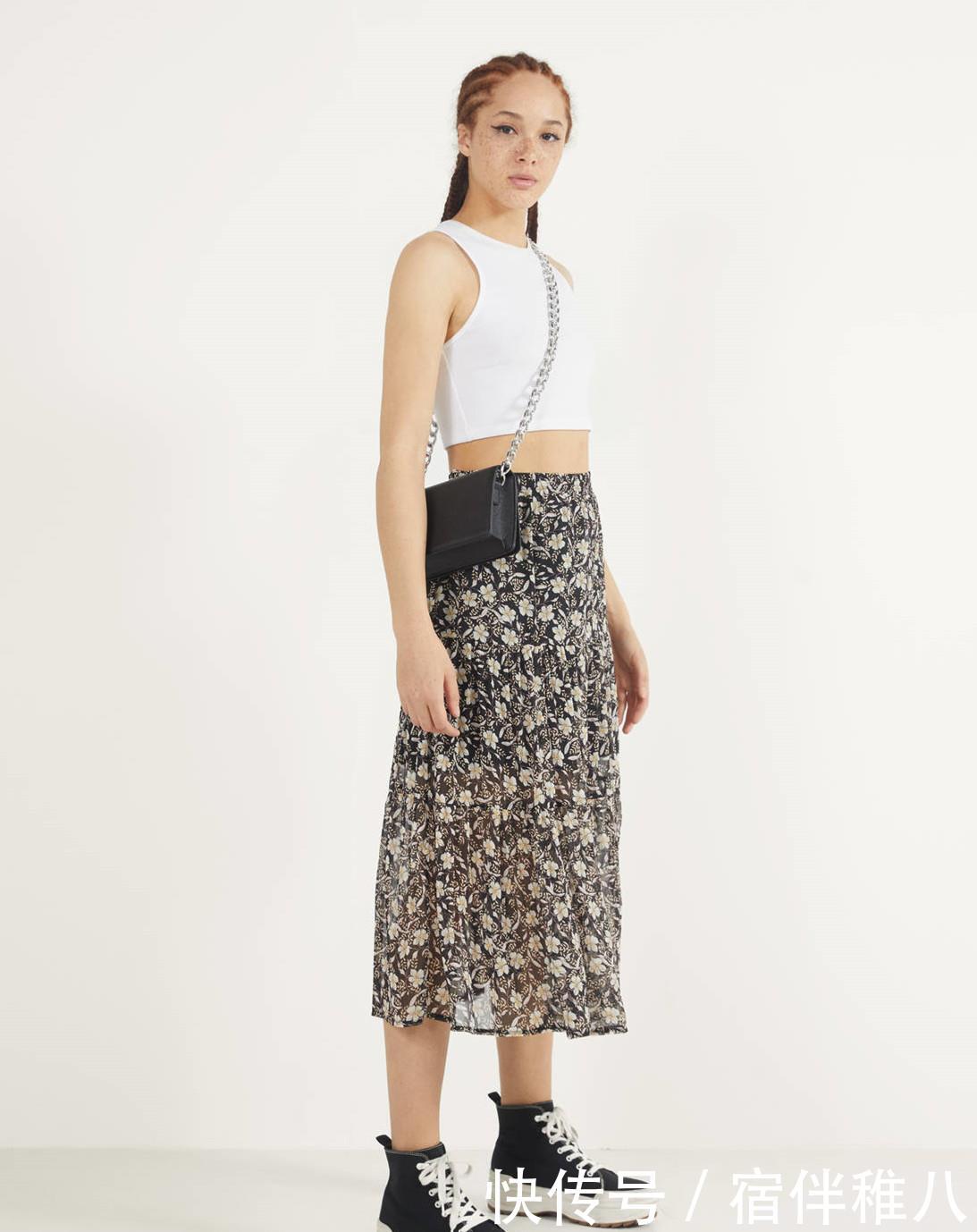  『复古』春天是碎花裙的主场，碎花裙该如何搭配鞋子才更有复古范呢？