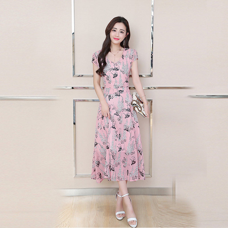 时尚的包臀裙，上特别修身显身材，自己都不知道自己身材这样好看