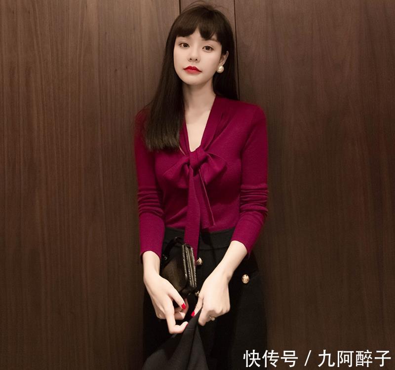  「柔美」个性时尚的美女街拍：柔美娇俏的美女，穿出女人知性美