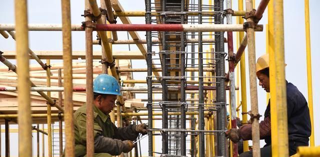  #时间#到了复工时间，许多农村公路仍然关闭在村外，该怎么办呢