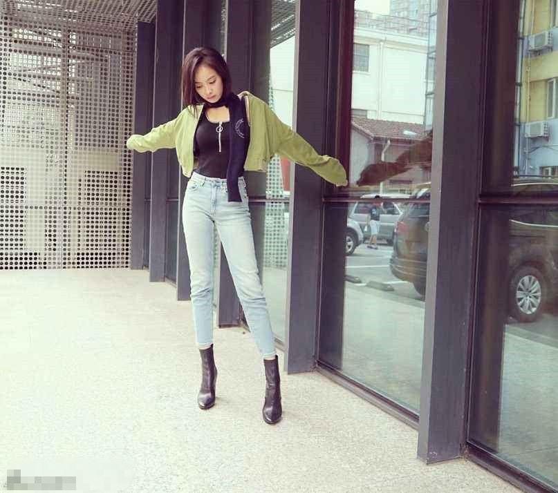 宋茜把“安全出口” 背身上,网友:以为是青铜,没想到是个王者