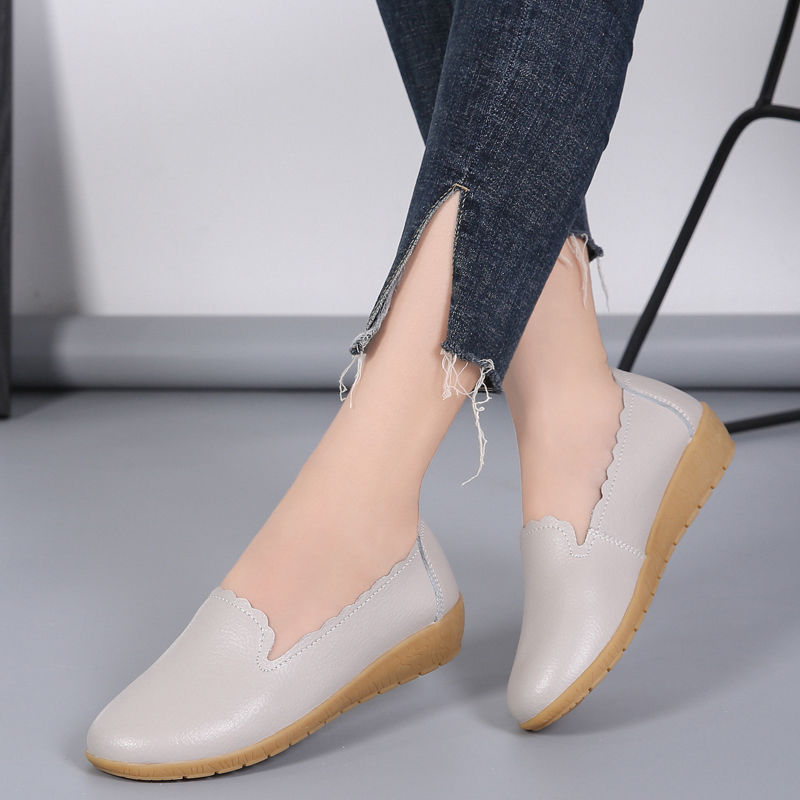 四五十岁女人别穿高跟鞋,新出炉一种“软秋鞋”,上脚轻盈又洋气