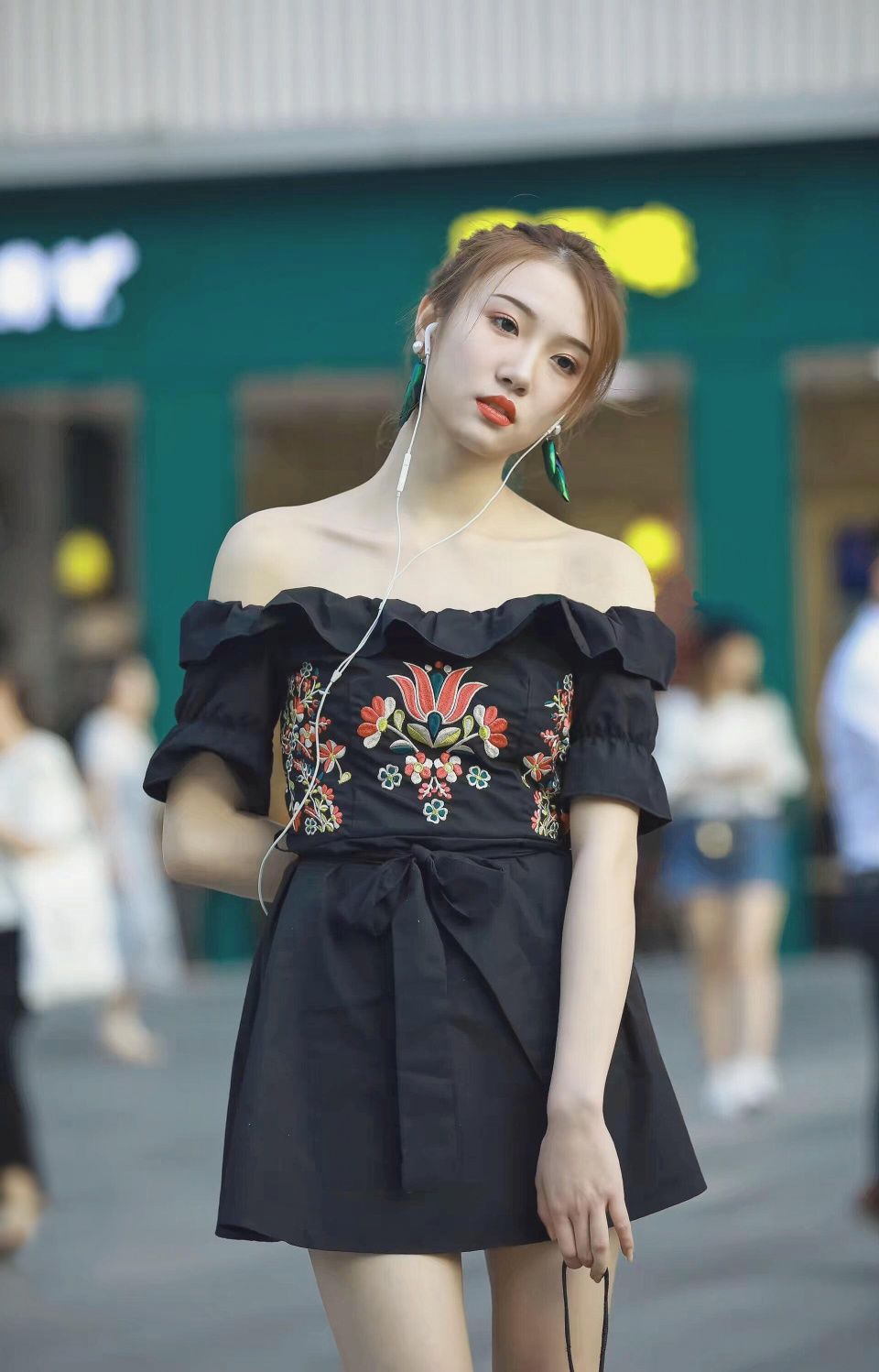 极品街拍 | 凉高长腿白嫩颜值给力