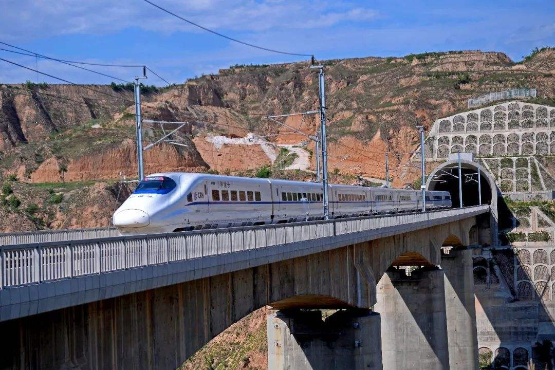  #我国#我国最令人煎熬的高铁，全程7个多小时，大部分时间手机没