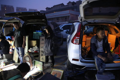 凌晨的北京“鬼市”，不仅是“穷人的天堂”，还藏着一代人的回忆