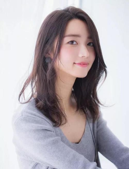  『时髦』别留黑长直了，试试超全的“日系”长发，时髦减龄显脸小