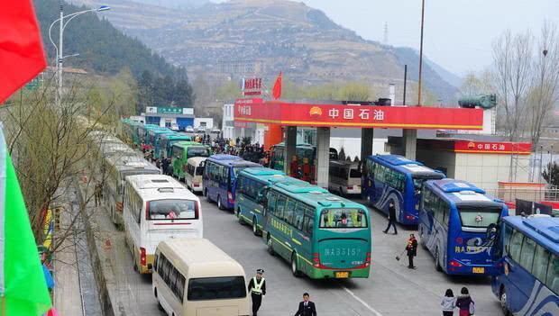 【基建】港珠澳大桥不设“加油站和厕所”，是基建狂魔忘了？看