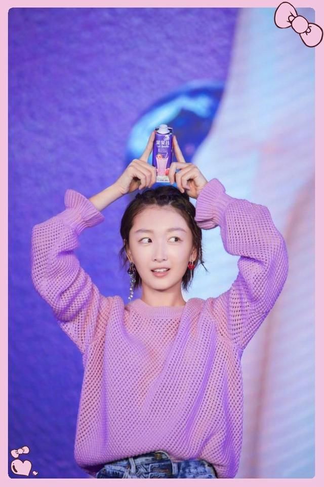 陈乔恩厉害！39岁穿粉色毛衣撞上26岁周冬雨都没输，冻龄就服你！