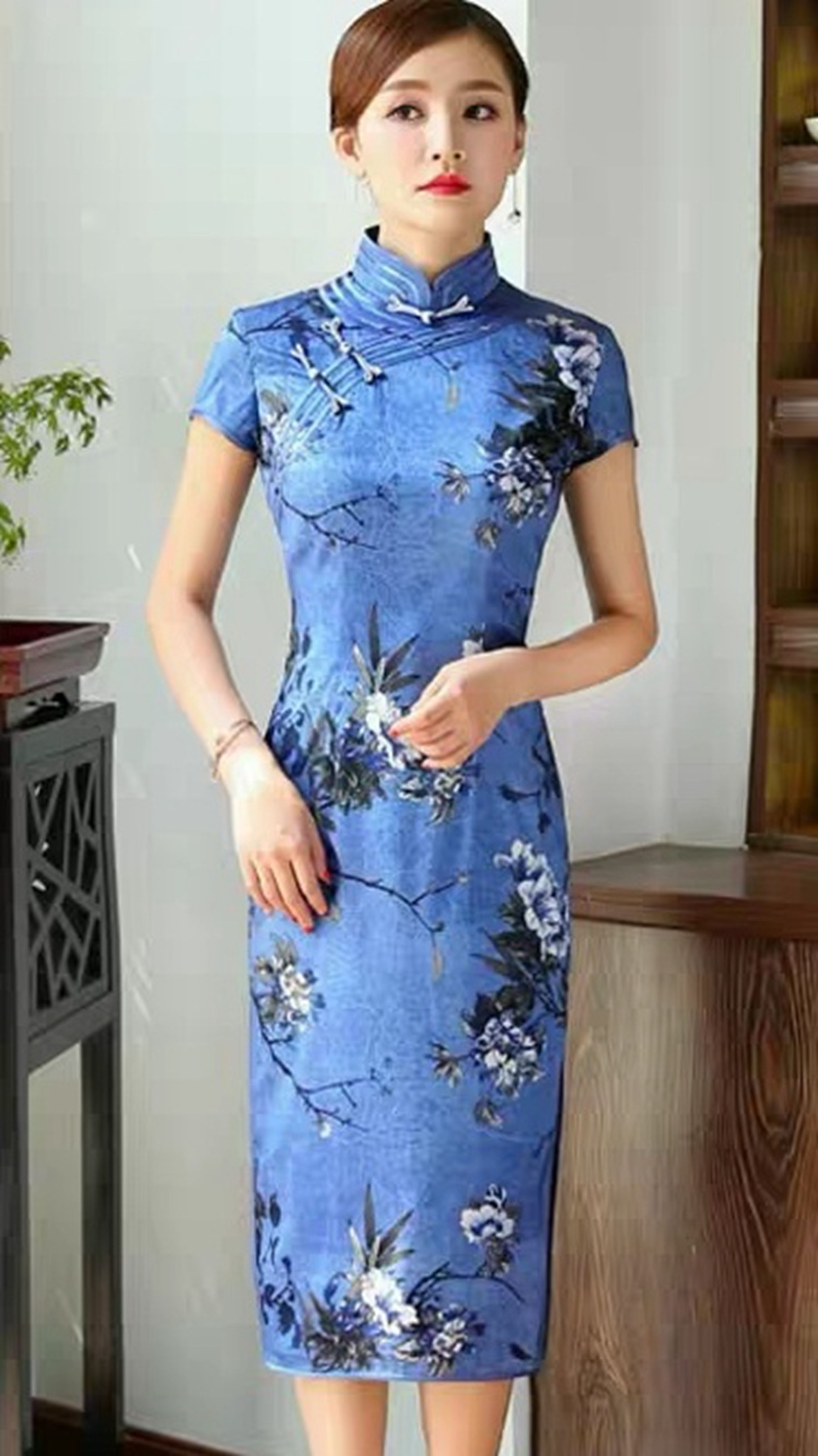 夏季新款改良旗袍连衣裙，蓝色底印花，展现温婉姿态