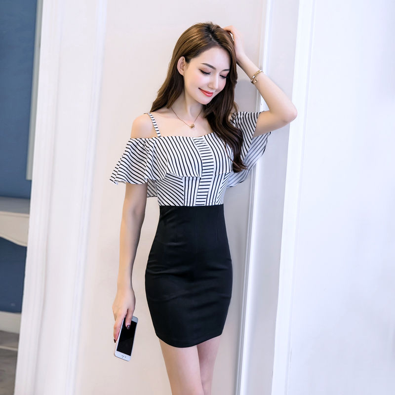 信吗，绝对让你一饱眼福，看下图女人穿的是什么，美丽大方贼洋气