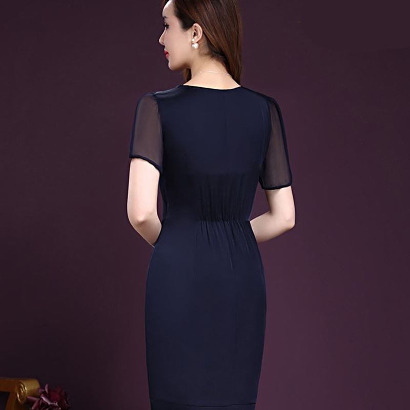 聚会一定要挑款，得体精致，显身材的连衣裙，想不艳压群芳都难