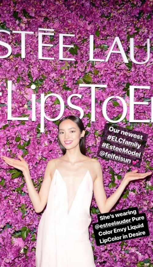 刘芸穿2万袜靴被孙菲菲秒成渣，网友:超级模特腿不是你可以比的