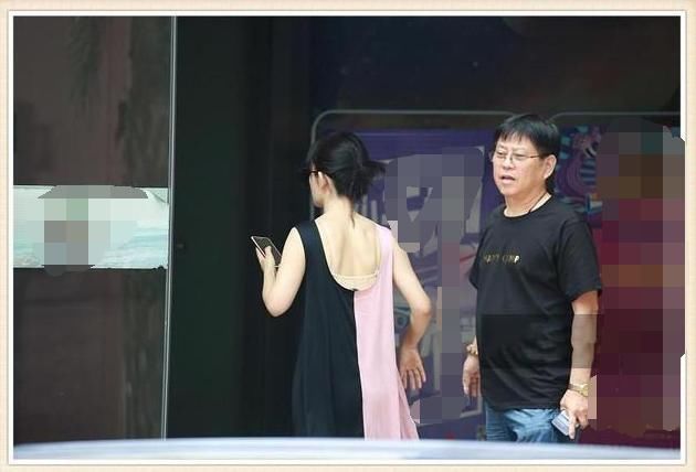 谢娜瘦到身材巅峰！蝴蝶背都出来了，网友：比当妈之前还苗条？