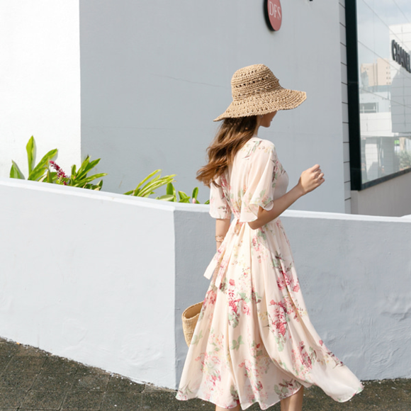 女神孙允珠，春庭花香斑斓炫彩桃枝雪纺裙