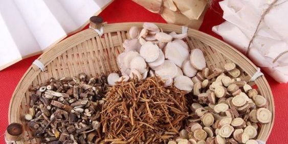  极佳：农村一种野草，以前经常被当成杂草，其实是清热解毒极佳