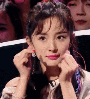 杨幂的彩色脏辫好时髦 Angelababy的也超俏皮