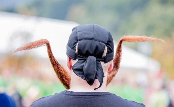 欧洲旅游看到一场美髯大赛,各种奇怪的造型都有,网友:乐喷了!