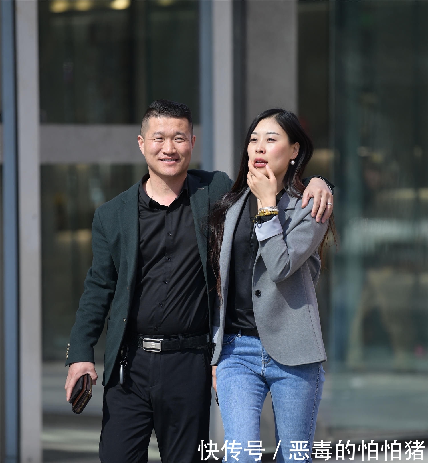 『美女』穿“无痕裤”的美女显得身材高挑纤细,轻松穿出潮范,精致时尚
