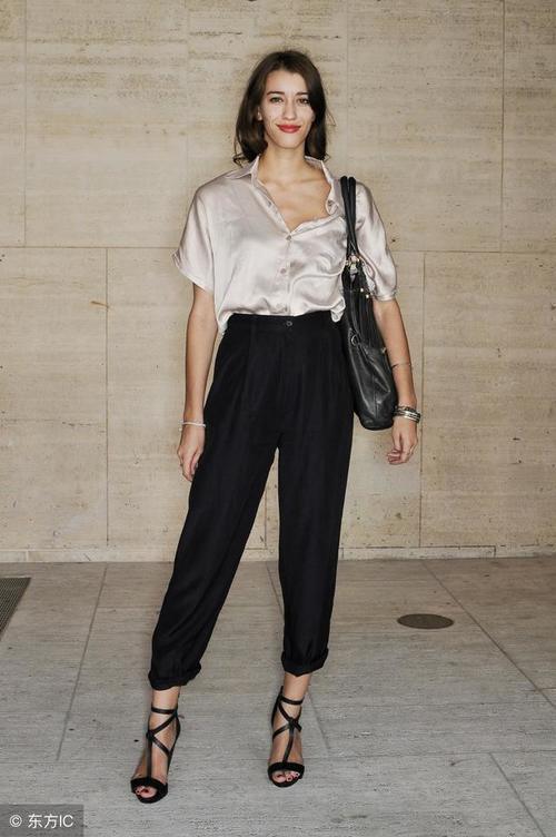 又到了“衬衫”受宠的季节，赶紧学着搭配起来