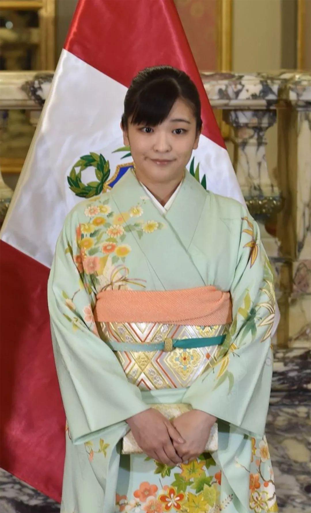  『真子公主』大公主真子听从雅子皇后命令出访秘鲁，随行的翻译小哥哥有点帅！
