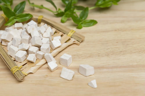 「多长时间」茯苓一次吃多少合适?茯苓一般熬多长时间?