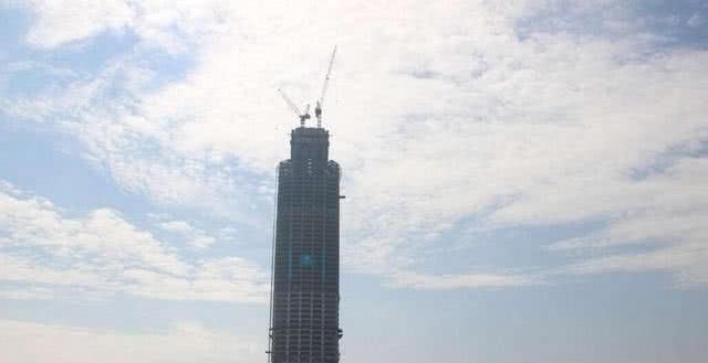 武汉第一高楼将要完工，花50亿精心打造，高度达到了636米