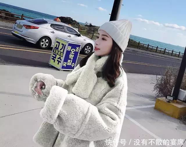 『舒适』羽绒服已经过时了!今冬时兴“羊羔毛外套”,减龄保暖又显瘦!