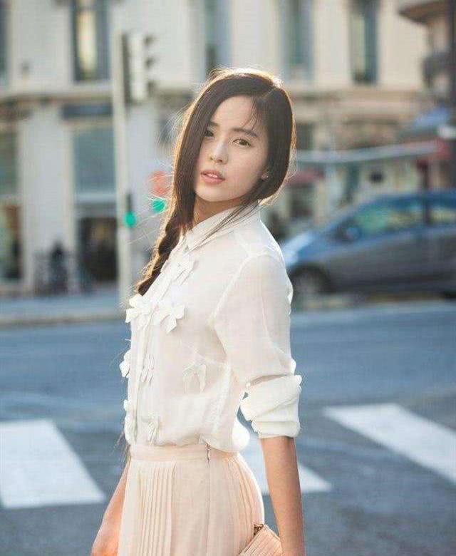  『合适』經典麻花辫：即能童真活泼可爱，也可以懒散洒脱，非常合适配搭简洁上用