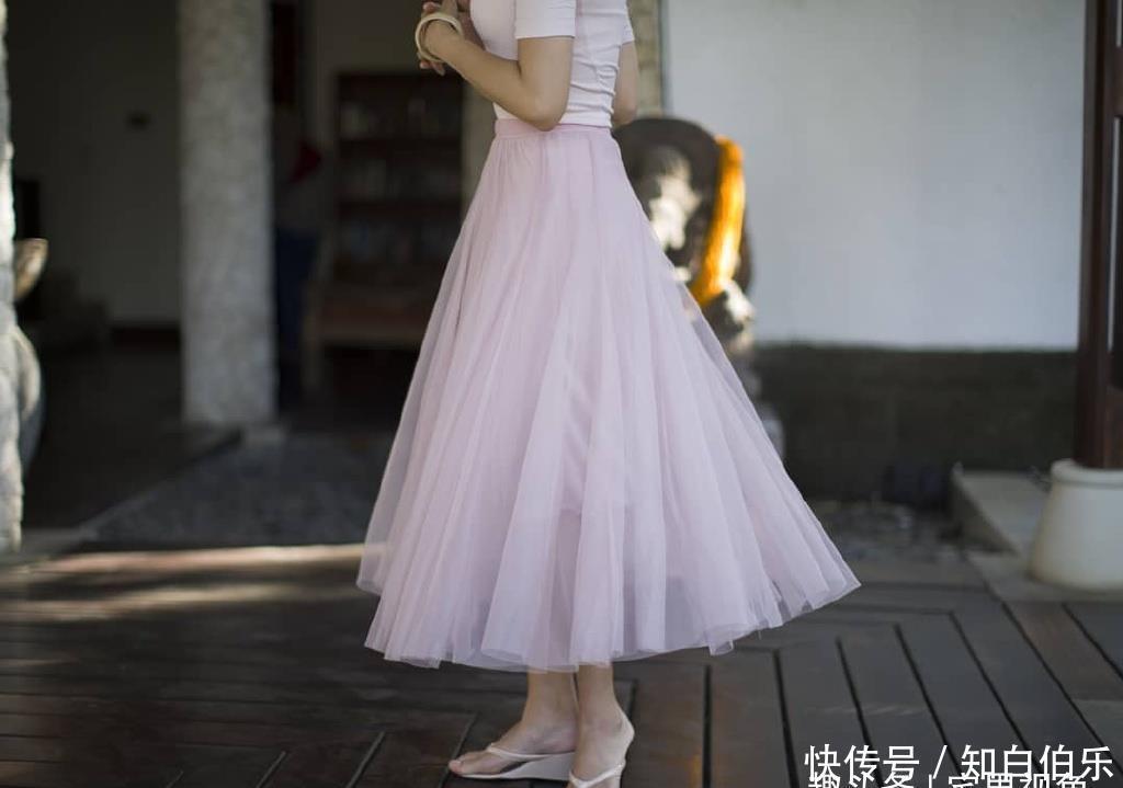 『不停』街拍:三十五的“剩女”们,赶快这样搭配衣服,从此桃花旺不停