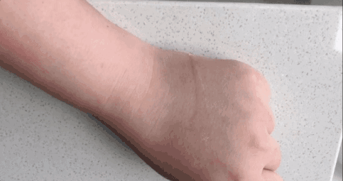 粗糙、闭口、黑头，试过那么多种方法也没卵用?不妨了解一下刷酸?