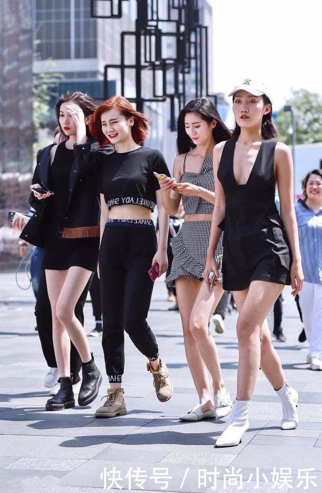 街拍: 腿长就是任性, 打底裤展现迷人好身材！