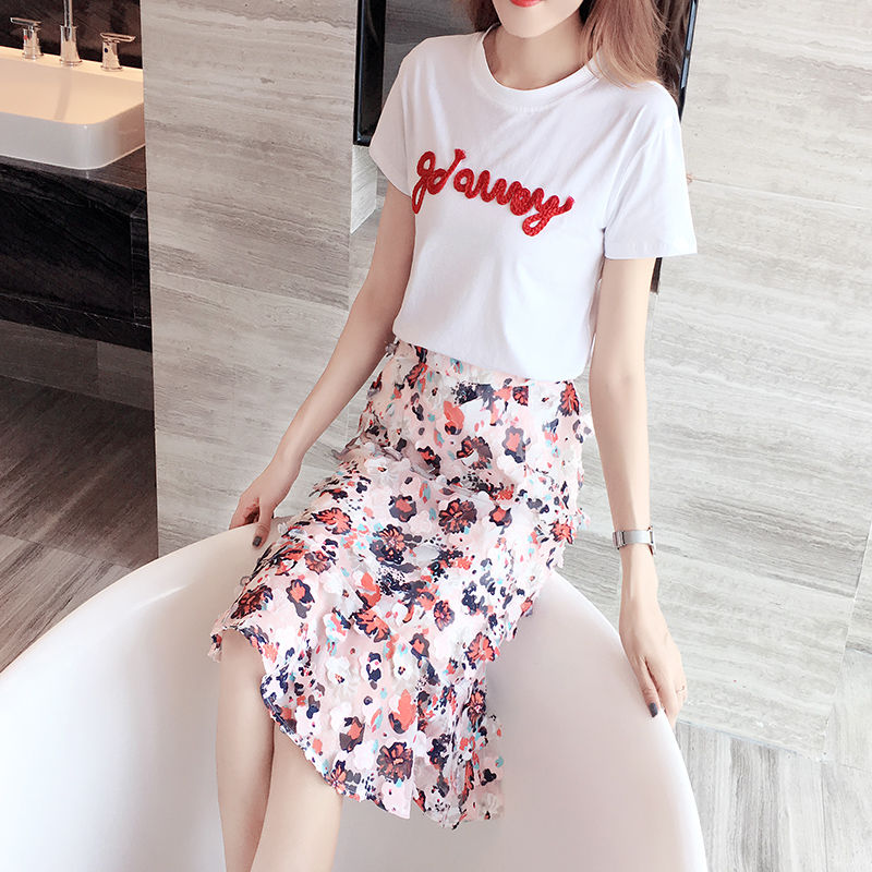 第一次见这么有气质的“高冷裙，适合8090后穿，美的让人痴迷