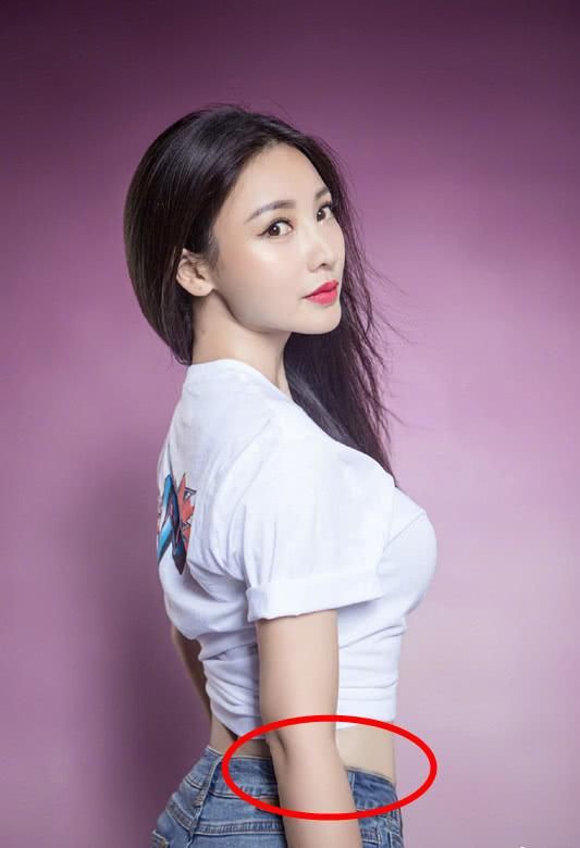 柳岩才是大照骗？素颜健身照暴露真实身材，网友：看到腿我沉默了