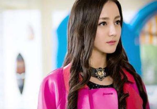 迪丽热巴穿成这样真的是，不枉粉丝叫“胖迪”