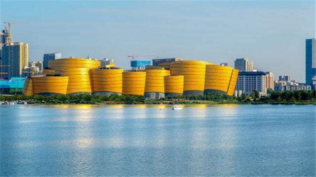 中国最“不可思议”的两个省会，其他省内城市加起来，都比不过!