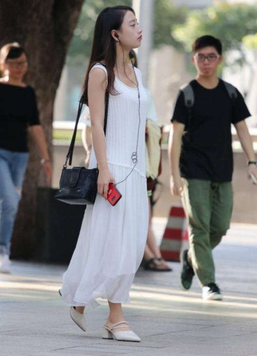 街拍：美女身高和身材真是好，气质女神！