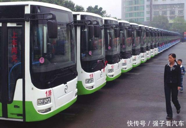 公交车从早运转到晚，一块钱的车费挣钱吗？真相其实很简单