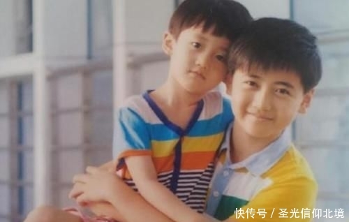 「多网友都表示」别再说千玺弟弟长得好看了,求你看看焉栩嘉弟弟的照片,才知啥是神颜