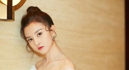  『成龙』盘点几位“姓和名”都改的明星：宋祖儿不姓宋，成龙也不姓成