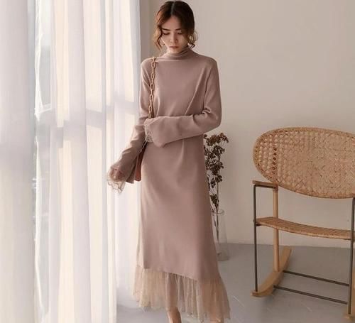  #小姐姐#优雅中带着自信，小姐姐大长腿迷倒众人，连衣裙穿出不一样的魅力