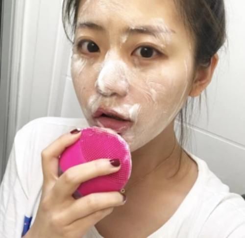  「脸上」青春期女生脸上总“出油”？坚持3个好习惯，对“大油田”说拜拜