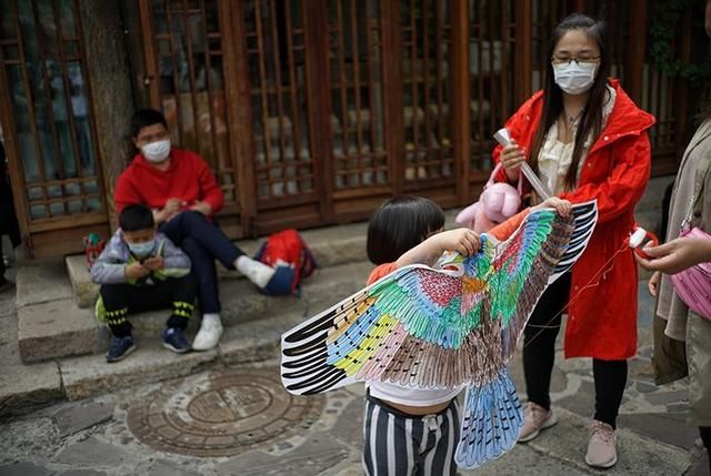 接触:五一假期京郊游升温 古北水镇“无接触”迎客