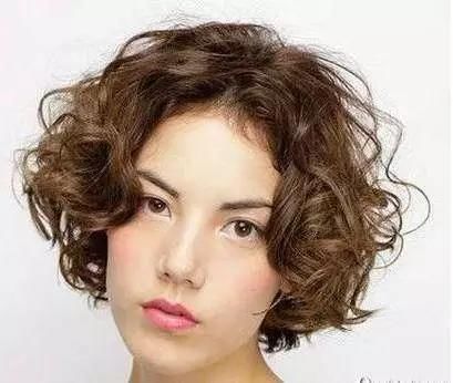  「短发」女人过了35岁，尽量避开这3种短发，特别是第2种，又土又显老！