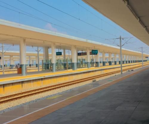  「高铁」国内“最近”的2个高铁站，距离不足500米，网友：有点