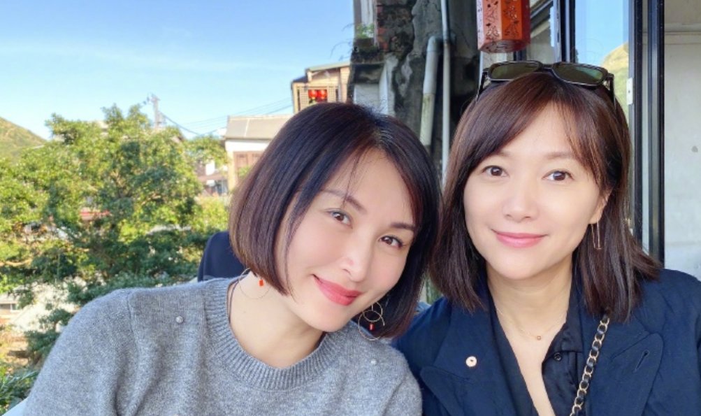  『次徐静蕾穿』简单不简约的搭配,温婉端庄,散发你的优雅气质