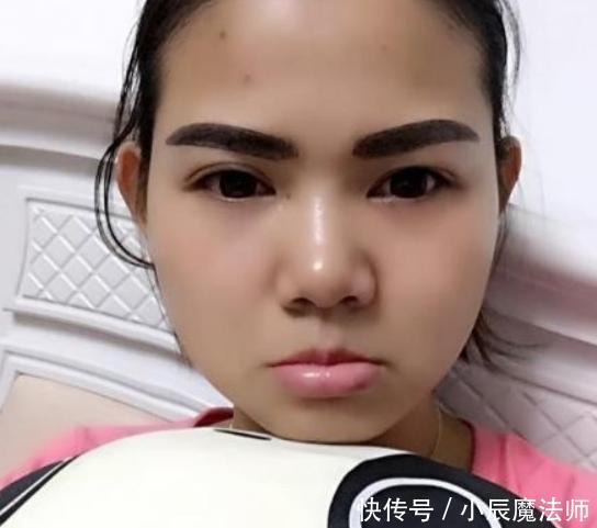  显得@40岁女人化妆时要注意，这几大误区要避开，不然越化越显老
