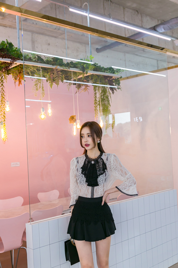 女神孙允珠，天鹅堡织花蚕丝宫廷花缀洋裙