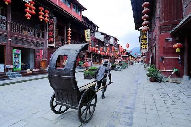 我国最''霸气''的古镇,一条街横跨三省,是很多影视剧的取景地【2020热门旅游景点】