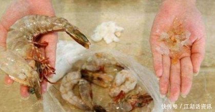 大妈在小摊上买了几斤大虾，儿媳妇吃后赶忙报警，真相让人傻眼了